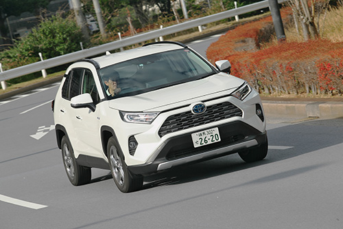 RAV4ハイブリッドの走りは、国産ミドルクラスSUVベストかもしれない