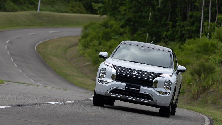 「三菱アウトランダーPHEV」予想をはるかに超えた仕上がり、充電環境があれば理想的な1台だ（岡崎五朗レポート）