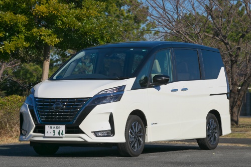 クラストップの室内空間と最新鋭の運転支援システムが魅力の「日産セレナ」