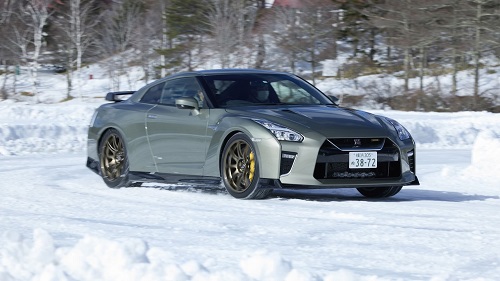 100台限定『GT-R T-Spec』氷上でもアクセル全開