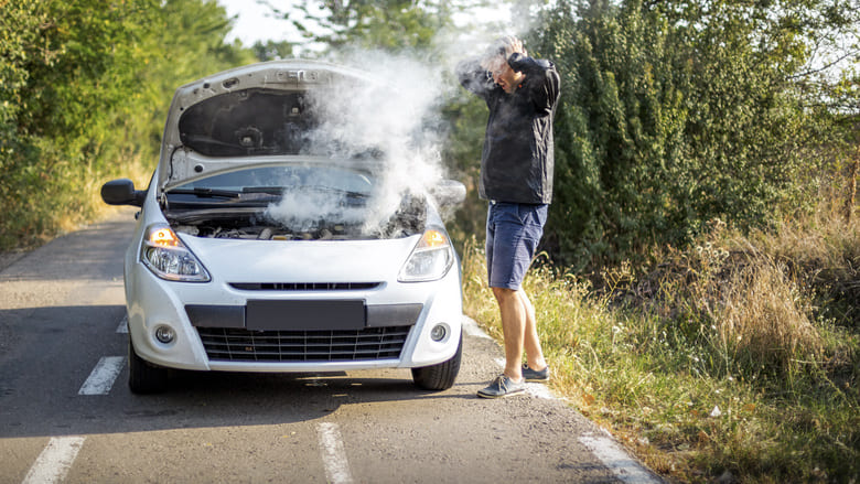 【注意】爆発や炎上も⁉夏によくある車のトラブル。予兆から対処法まで