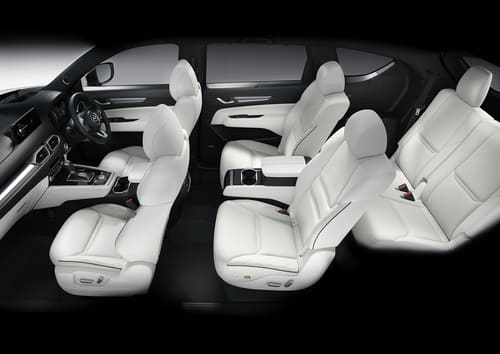 第1位　マツダ「CX-8」外観のスタイリッシュさはそのままに居住空間を確保している