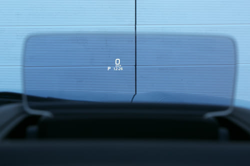 アルトご自慢のカラー表示のヘッドアップディスプレイ | オートナビガイド アルトご自慢のカラー表示のヘッドアップディスプレイ